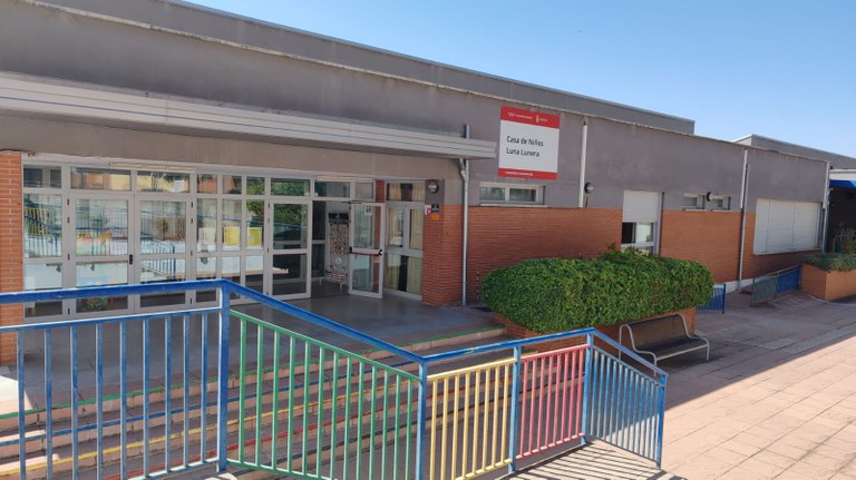 Arroyomolinos invierte 48.375 euros en la remodelación del patio de la Casa de Niños Luna Lunera