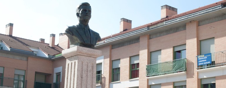 Arroyomolinos rindió homenaje a D. Adolfo Suárez González con el descubrimiento de un busto en su honor