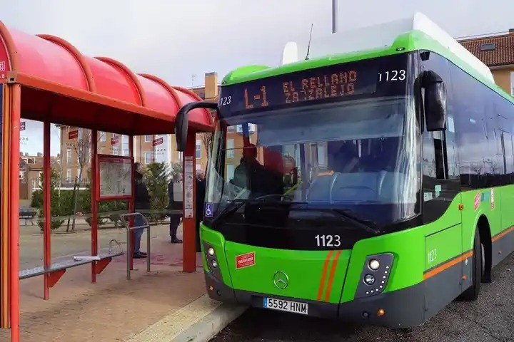 La línea 1 de autobús aumenta sus frecuencias y se refuerza con 11 nuevas expediciones