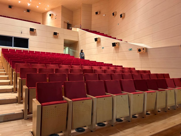 Arroyomolinos acondiciona el teatro del auditorio para mejorar la comodidad de los espectadores