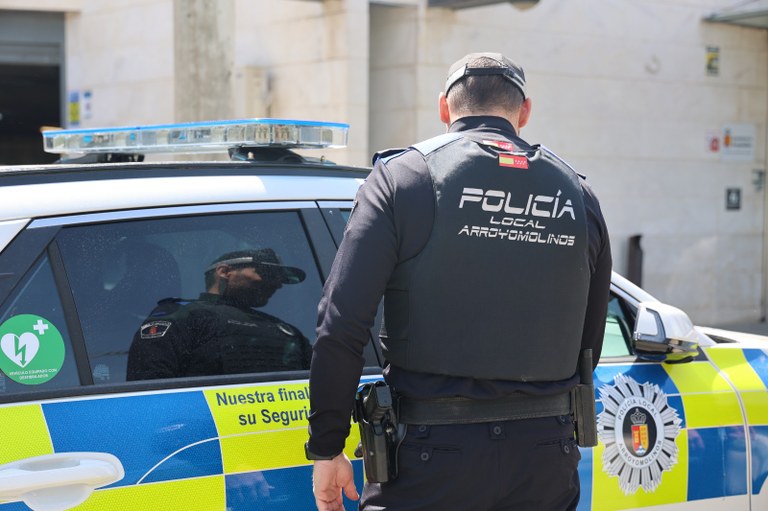 Arroyomolinos inicia la renovación de los chalecos antibalas de la Policía Local 