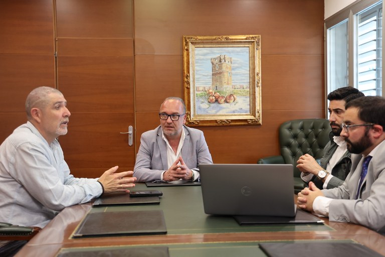 Arroyomolinos media para poner fin a la huelga de autobuses