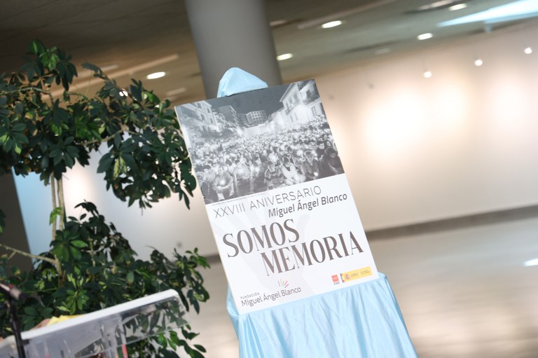Arroyomolinos recuerda a Miguel Ángel Blanco en el XXVIII aniversario de su asesinato