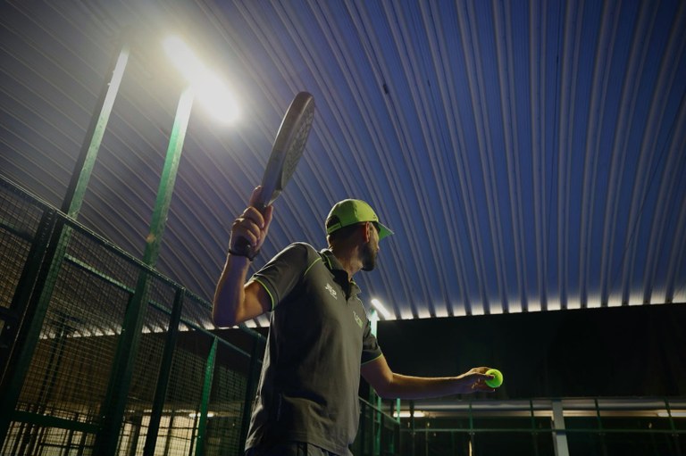 Arroyomolinos renueva la iluminación de las pistas del centro municipal de pádel Las Matillas
