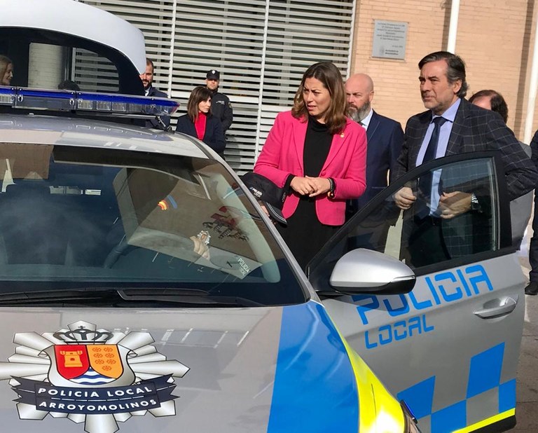 El Ayuntamiento moderniza su flota de vehículos policiales, sustituyendo tres patrullas diésel por otras tantas híbridas autorecargables