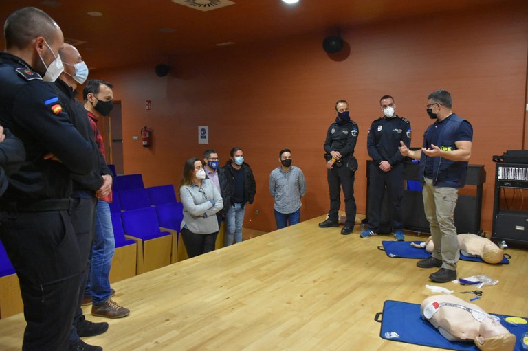 La totalidad de la plantilla de Policía Local recibe un curso que acredita su formación en primeros auxilios a adultos, niños y lactantes