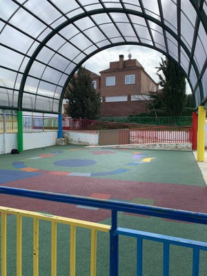 El Ayuntamiento concluye los trabajos de sustitución de las cubiertas y de remodelación del patio del CEIP El Torreón 