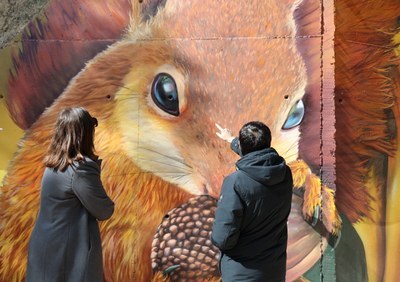 Los jóvenes de Arroyomolinos muestran su creatividad en el taller de graffitis