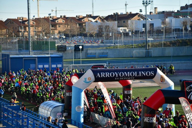 Éxito de participación y organización de la San Silvestre de Arroyomolinos