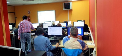 Vuelven los talleres presenciales de informática a través de CIBERVOLUNTARIOS dirigido a los mayores que se impartirán en el aula de informática.
