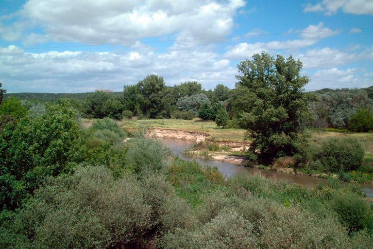 La colaboración entre Ayuntamiento y Comunidad de Madrid permite la retirada de vertido de escombros en el Parque Regional del Guadarrama