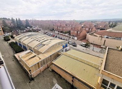 El Ayuntamiento de Arroyomolinos comienza las obras de demolición de la piscina de la calle Ávila  