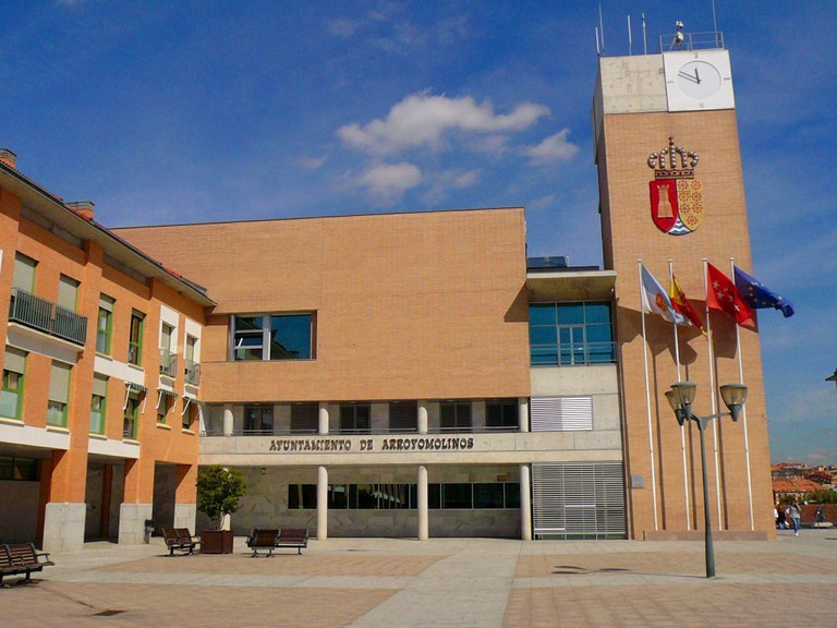 El Ayuntamiento de Arroyomolinos ordena sus cuentas y paga a sus proveedores en 35 días