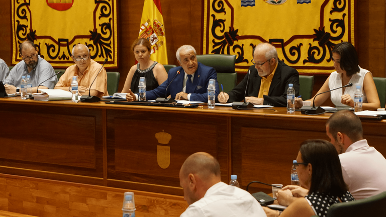 Carlos Ruipérez renuncia al cargo de Alcalde de Arroyomolinos y a su acta como Concejal ante el Pleno del Ayuntamiento